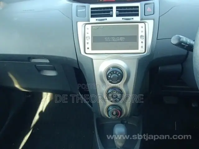 Toyota Vitz 2010 White