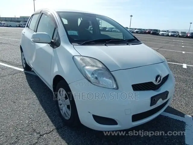 Toyota Vitz 2010 White