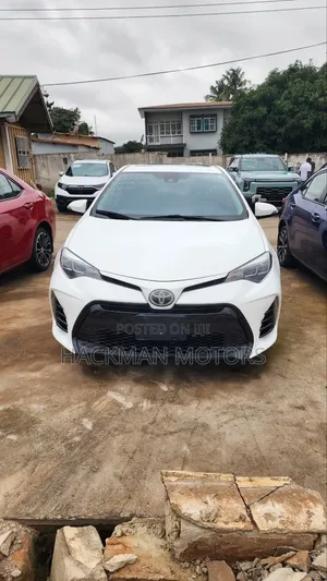 Toyota Corolla SE (1.8L 4cyl 2A) 2018 White