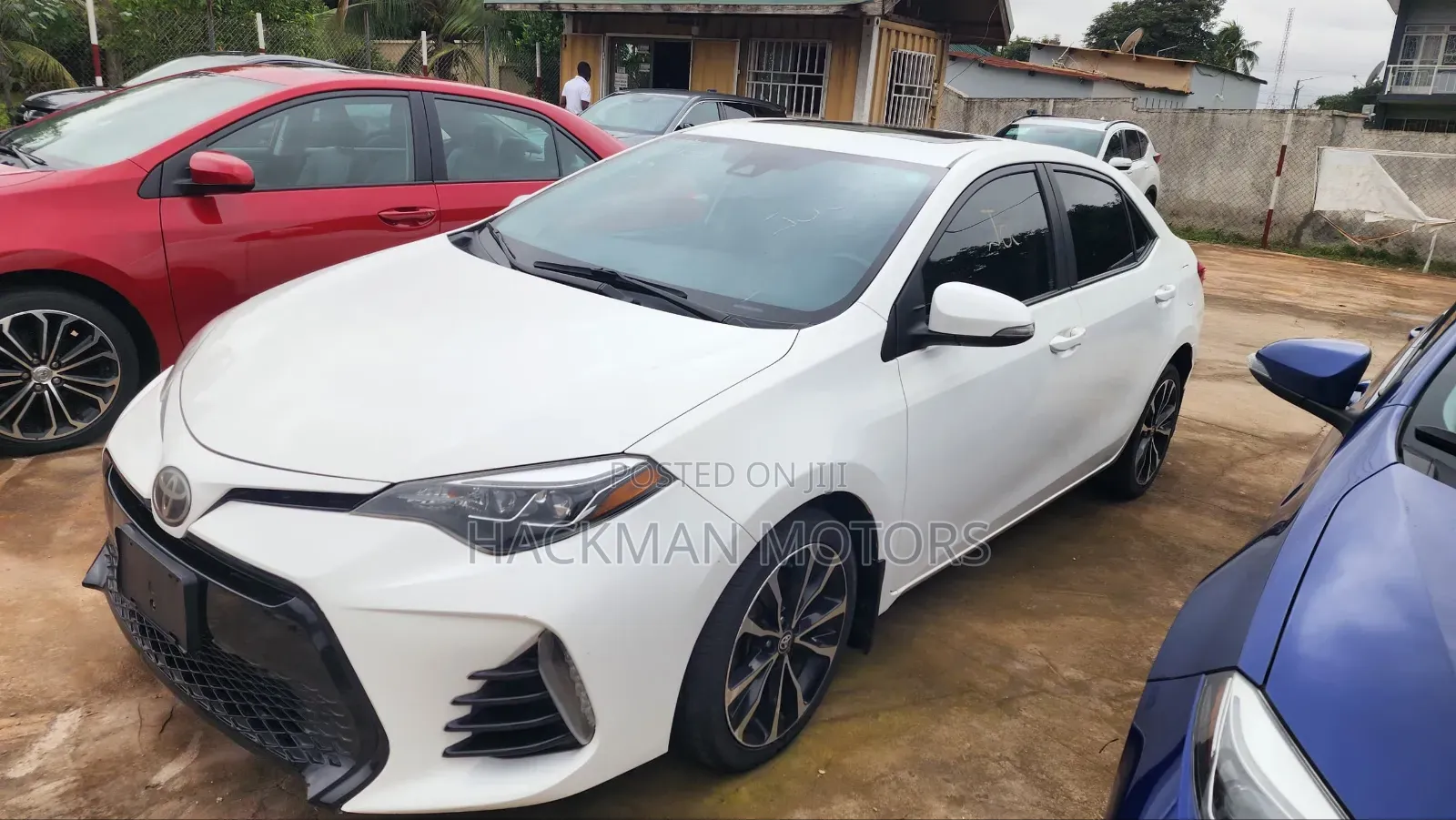 Toyota Corolla SE (1.8L 4cyl 2A) 2018 White