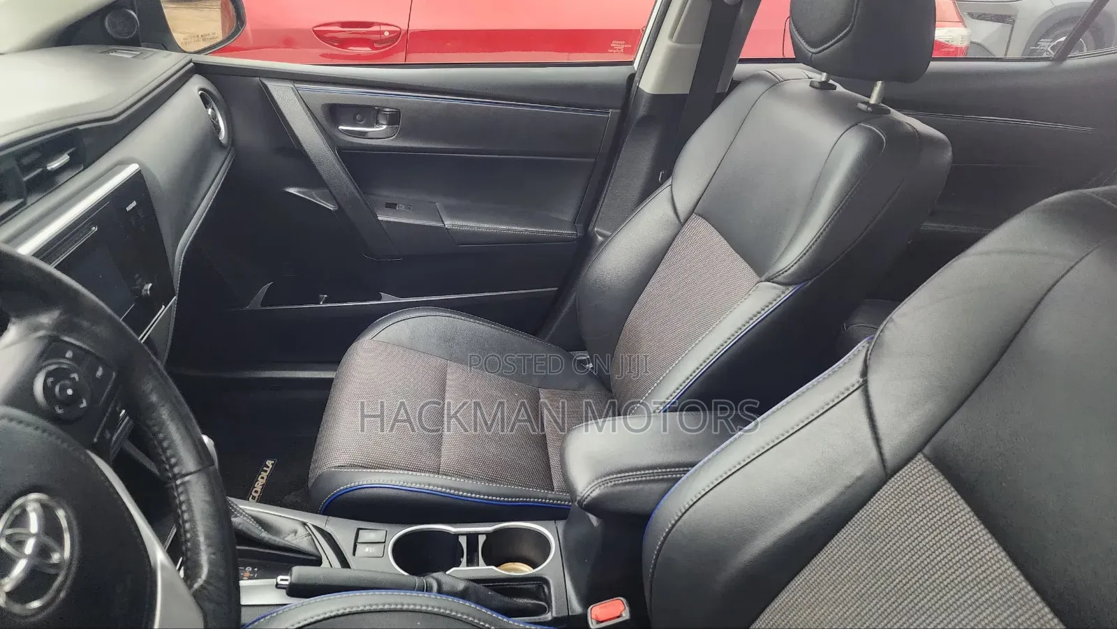 Toyota Corolla SE (1.8L 4cyl 2A) 2018 White