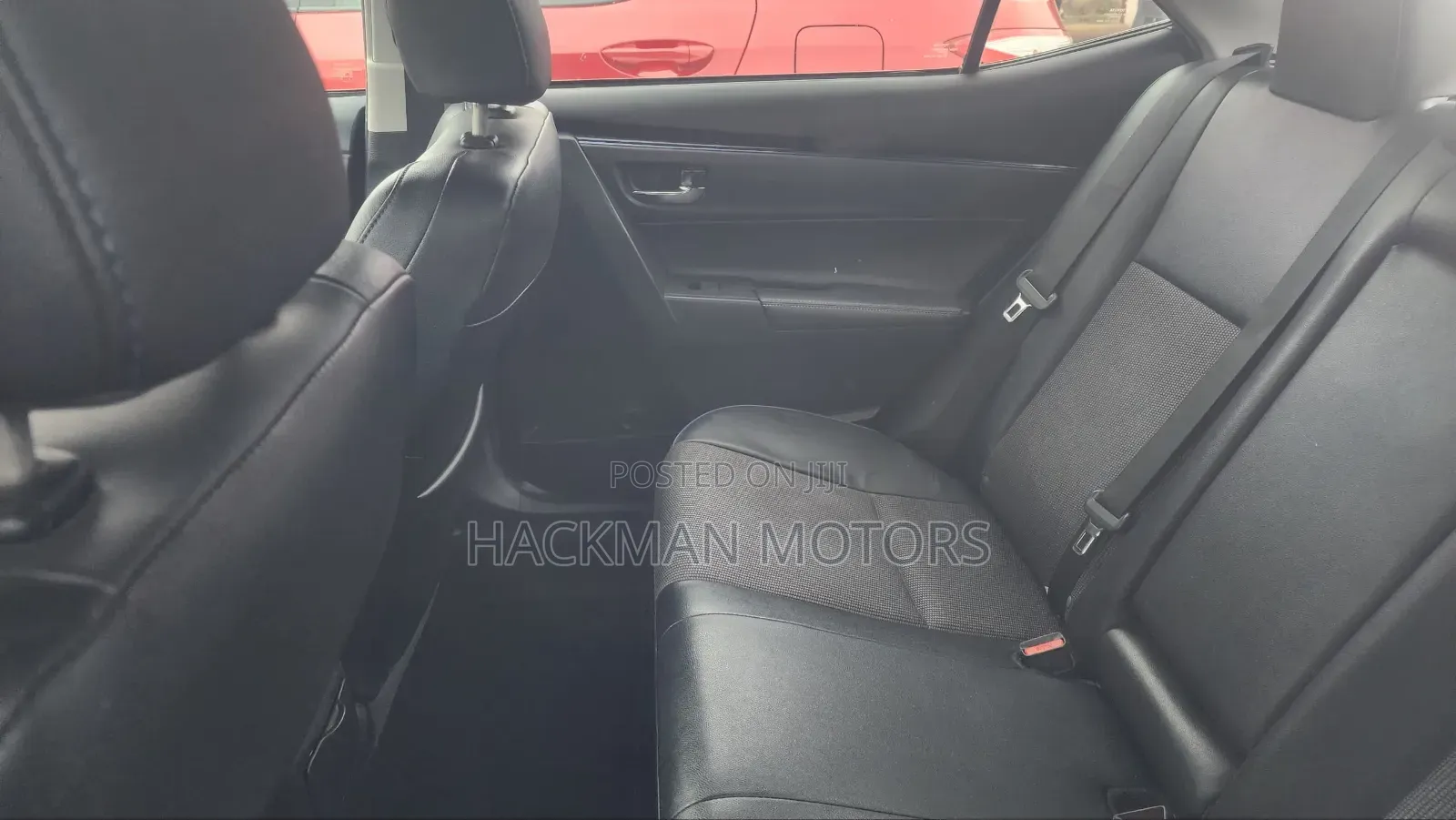 Toyota Corolla SE (1.8L 4cyl 2A) 2018 White