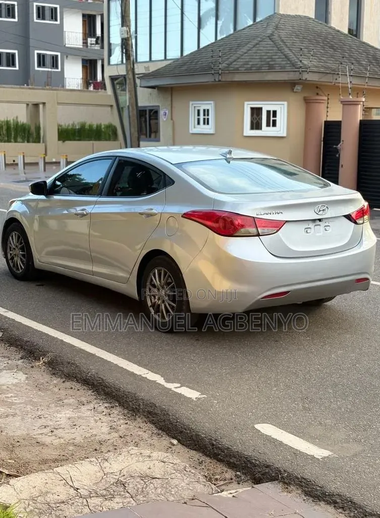 Hyundai Elantra Limited Sedan FWD (1.8L 4cyl 6A) 2013 Silver