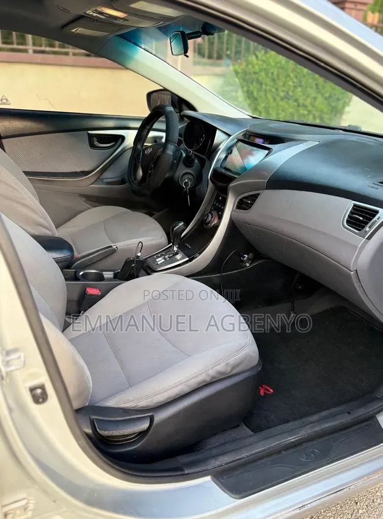 Hyundai Elantra Limited Sedan FWD (1.8L 4cyl 6A) 2013 Silver