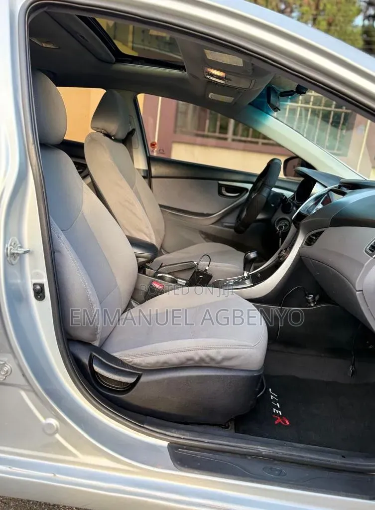 Hyundai Elantra Limited Sedan FWD (1.8L 4cyl 6A) 2013 Silver