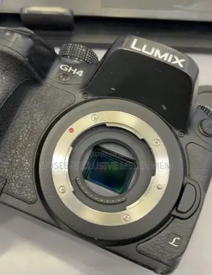 Panasonic Lumix GH4 – 4K Mirrorless Camera (Body Only)
