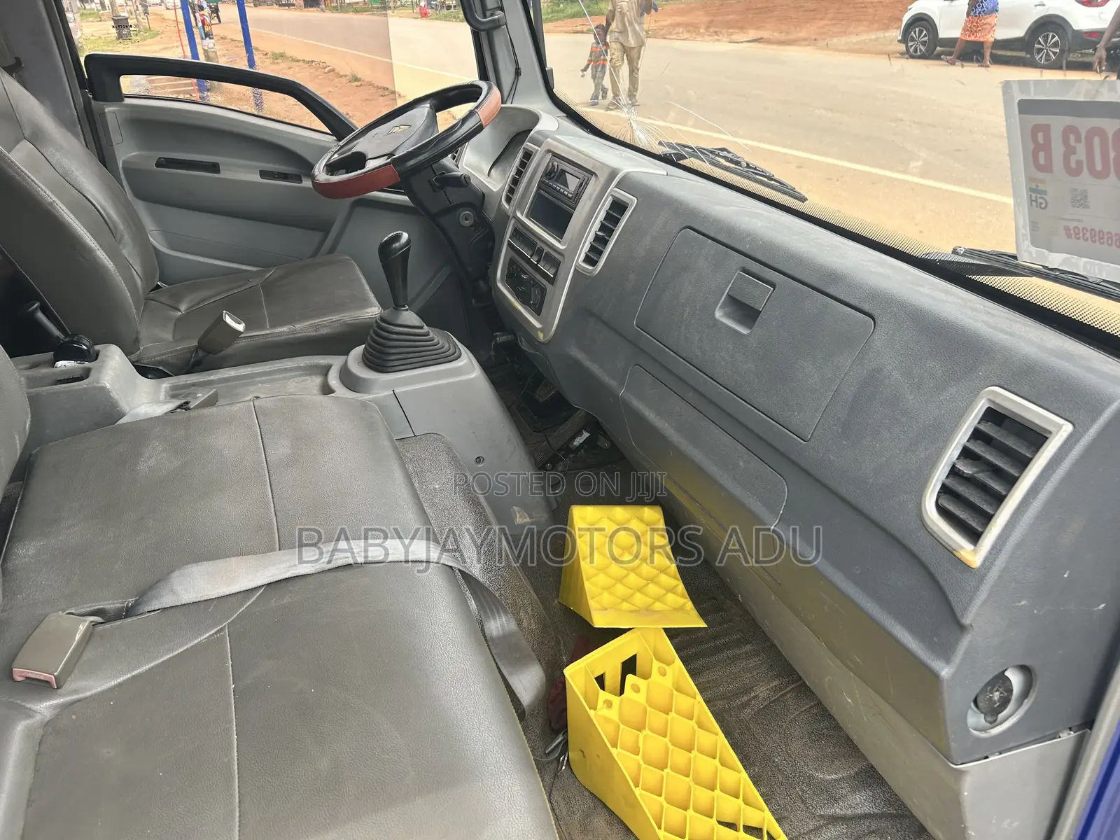 Light-Duty Box Truck