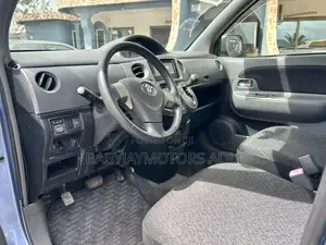 Toyota Sienta 1.5 FWD 2014 Blue