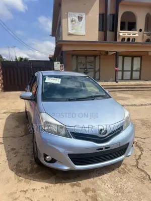 Toyota Vitz 1.3 FWD 5dr 2013 Blue