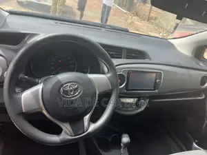 Toyota Vitz 1.3 FWD 5dr 2013 Blue