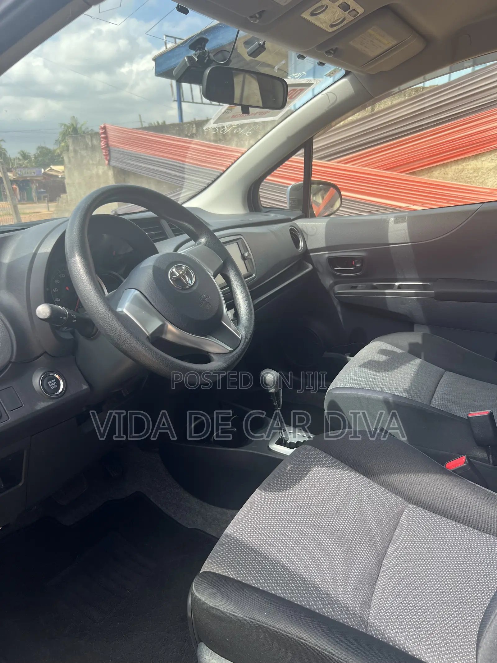 Toyota Vitz 1.3 FWD 5dr 2013 Blue