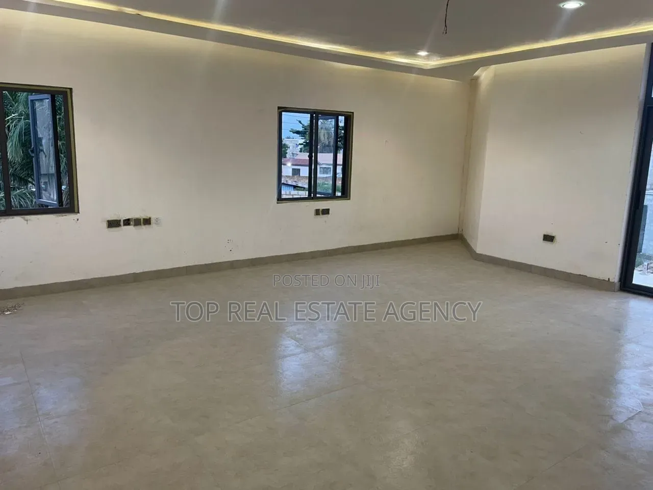3bdrm Duplex in Community 18, Melcom for sale