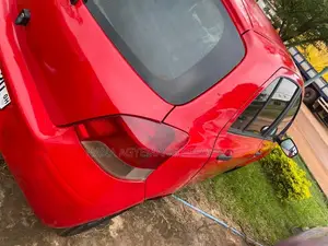 Toyota Vitz 1.5 FWD 3dr 2010 Red