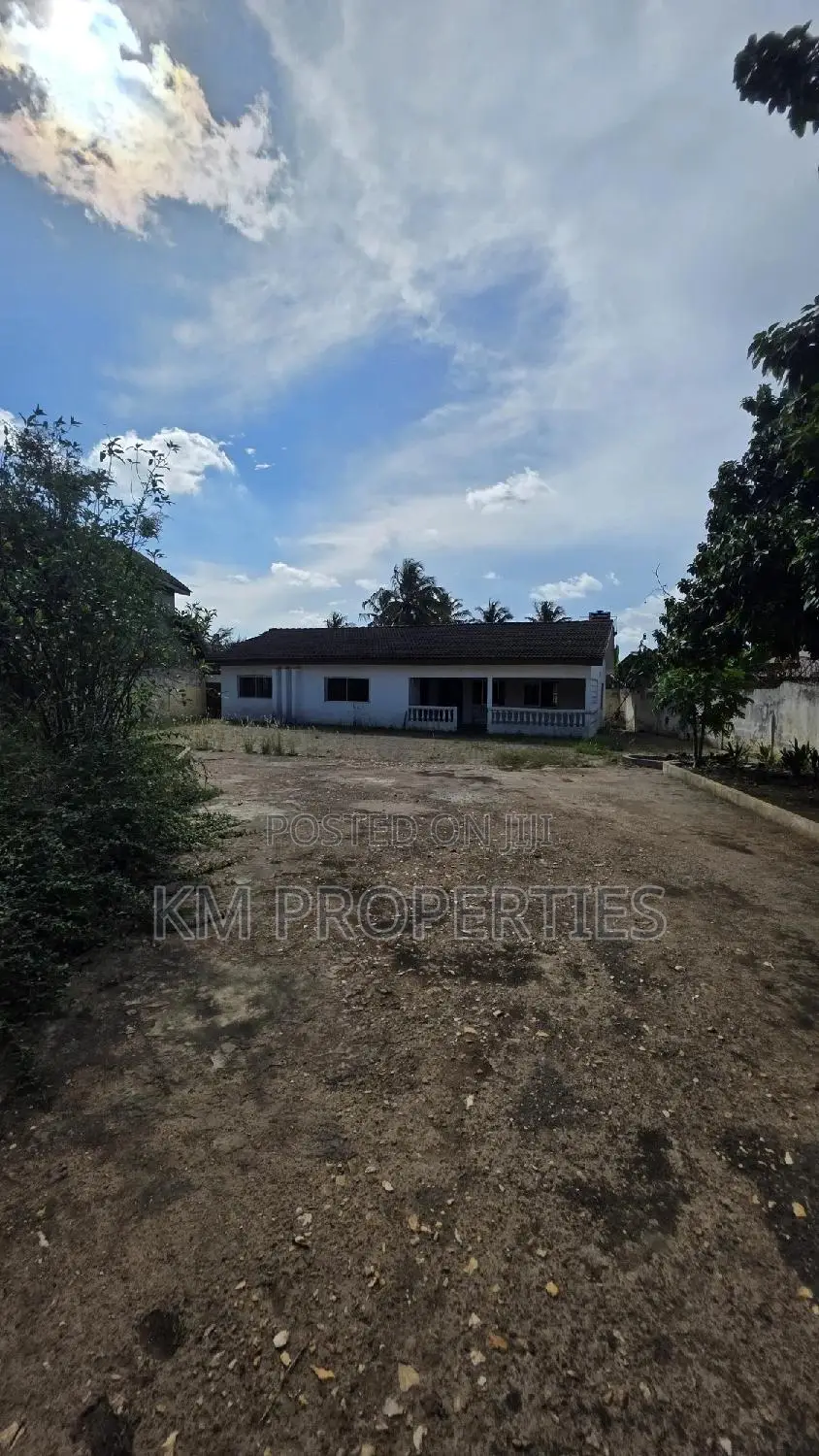 3bdrm Bungalow in Haatso for sale