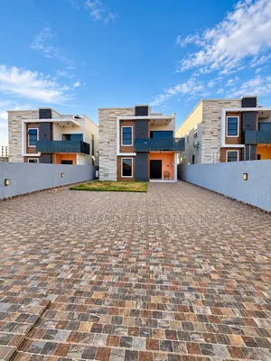 5bdrm House in Extension, East Legon for sale