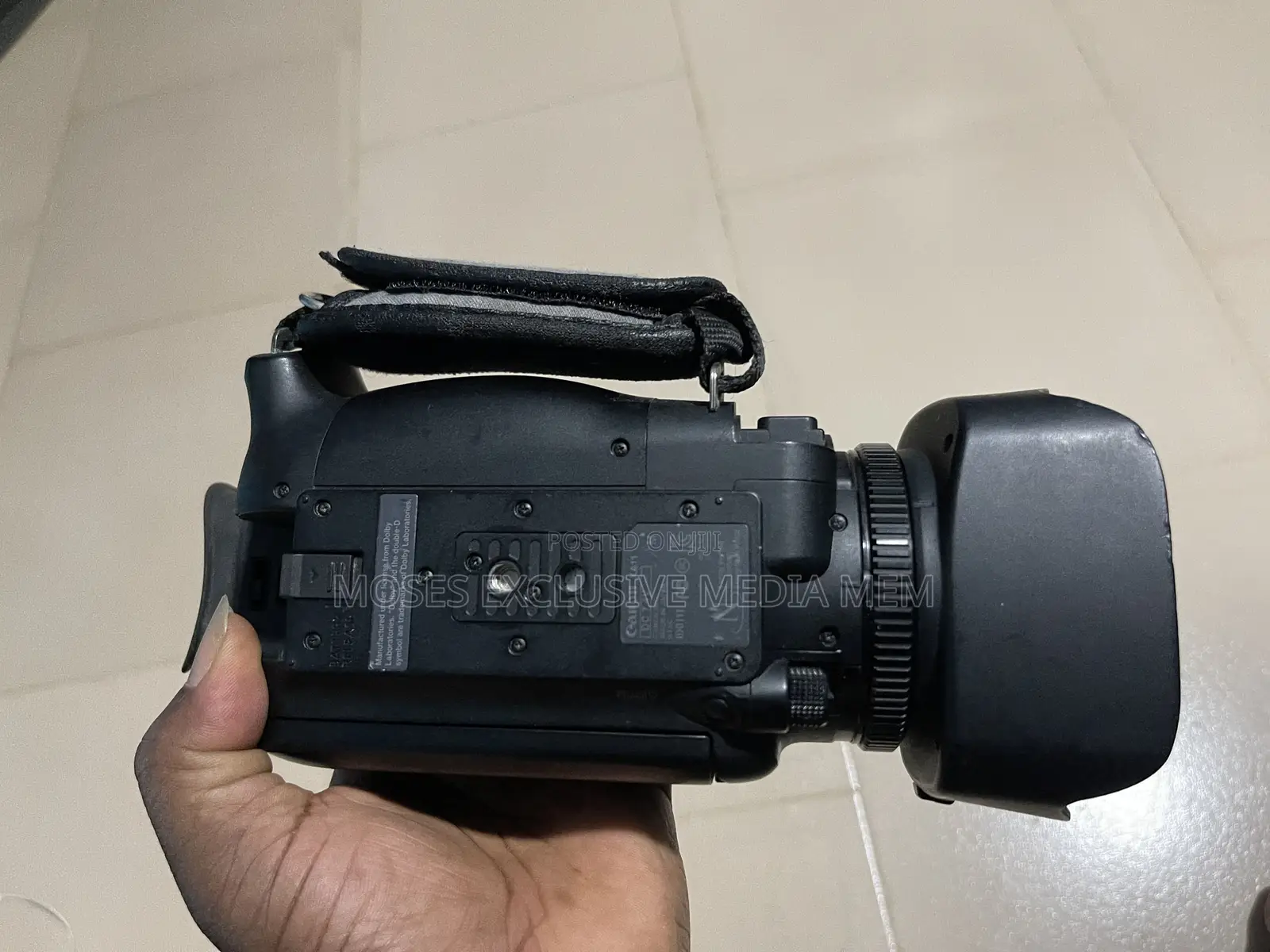 Canon XA11 – Professional Full HD Camcorder
