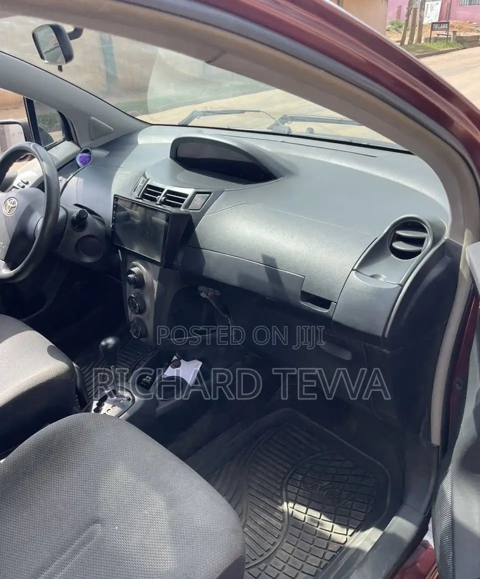 Toyota Vitz 1.3 AWD 5dr 2010 Brown