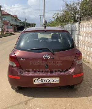 Toyota Vitz 1.3 AWD 5dr 2010 Brown