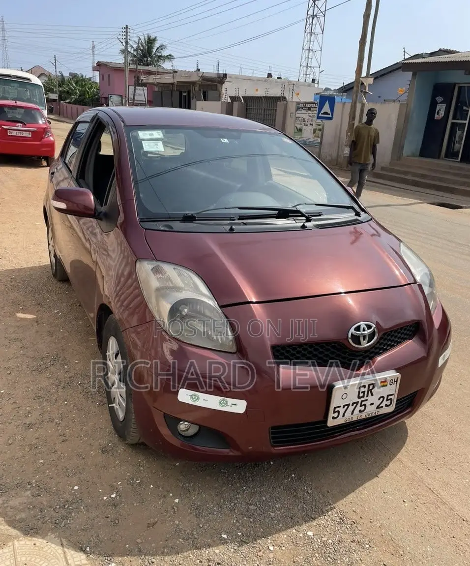 Toyota Vitz 1.3 AWD 5dr 2010 Brown