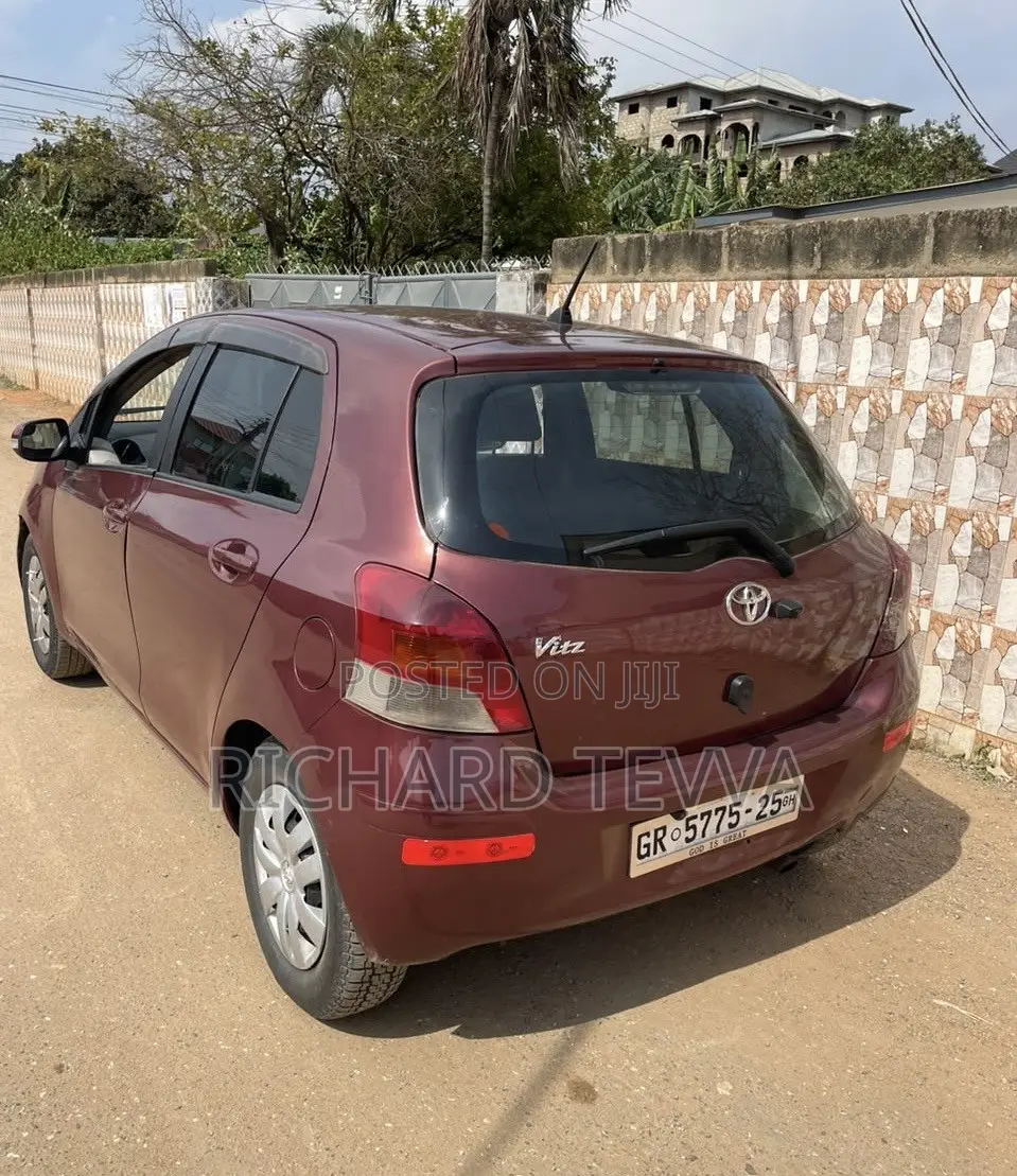 Toyota Vitz 1.3 AWD 5dr 2010 Brown