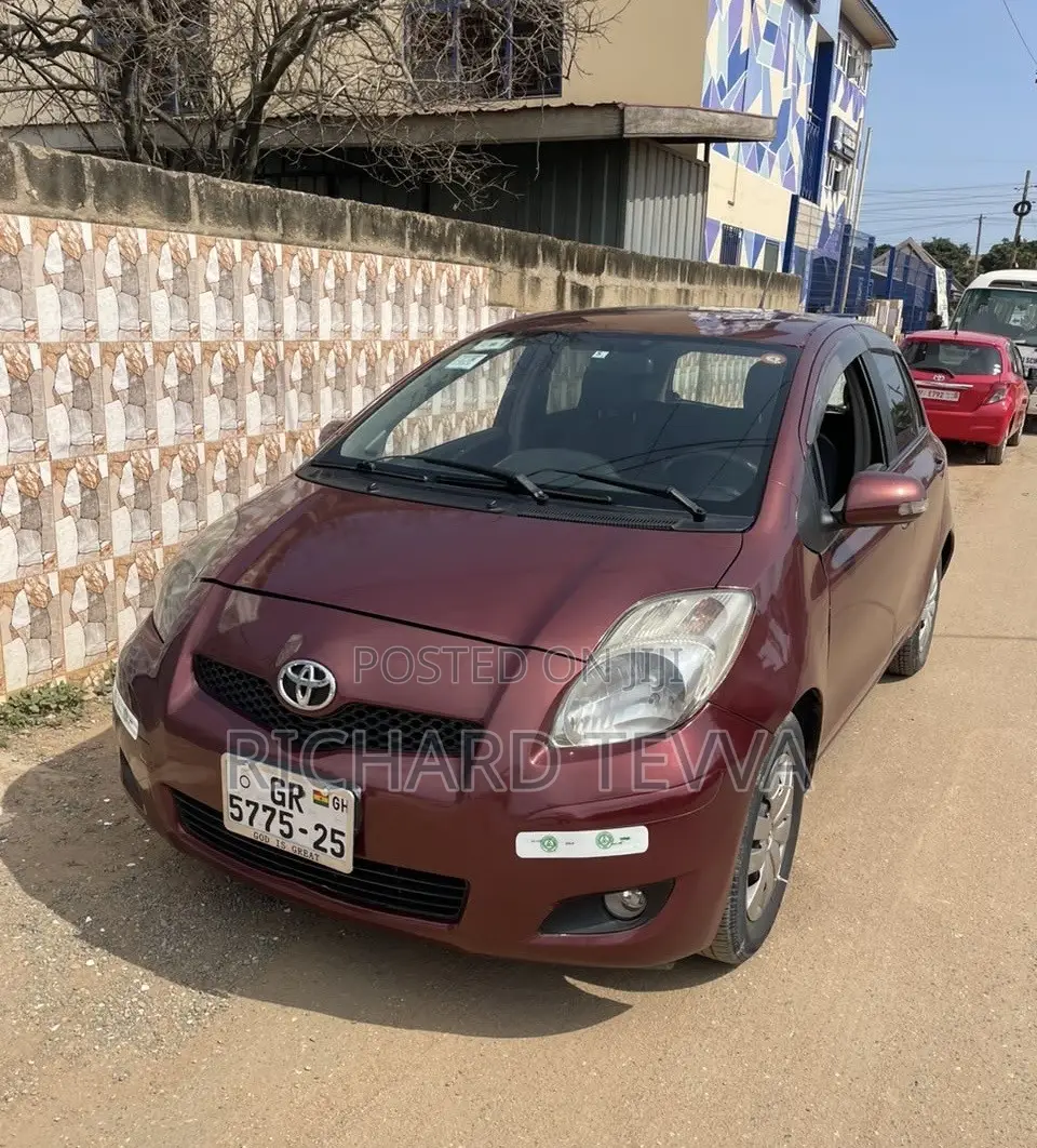 Toyota Vitz 1.3 AWD 5dr 2010 Brown