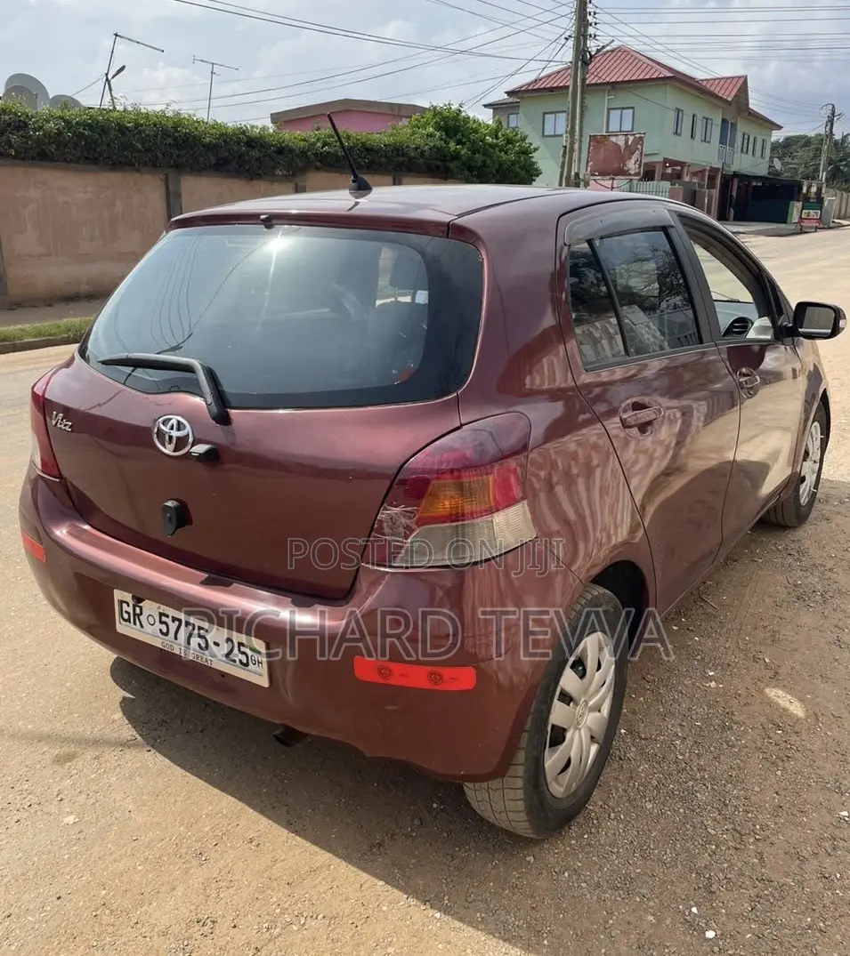Toyota Vitz 1.3 AWD 5dr 2010 Brown