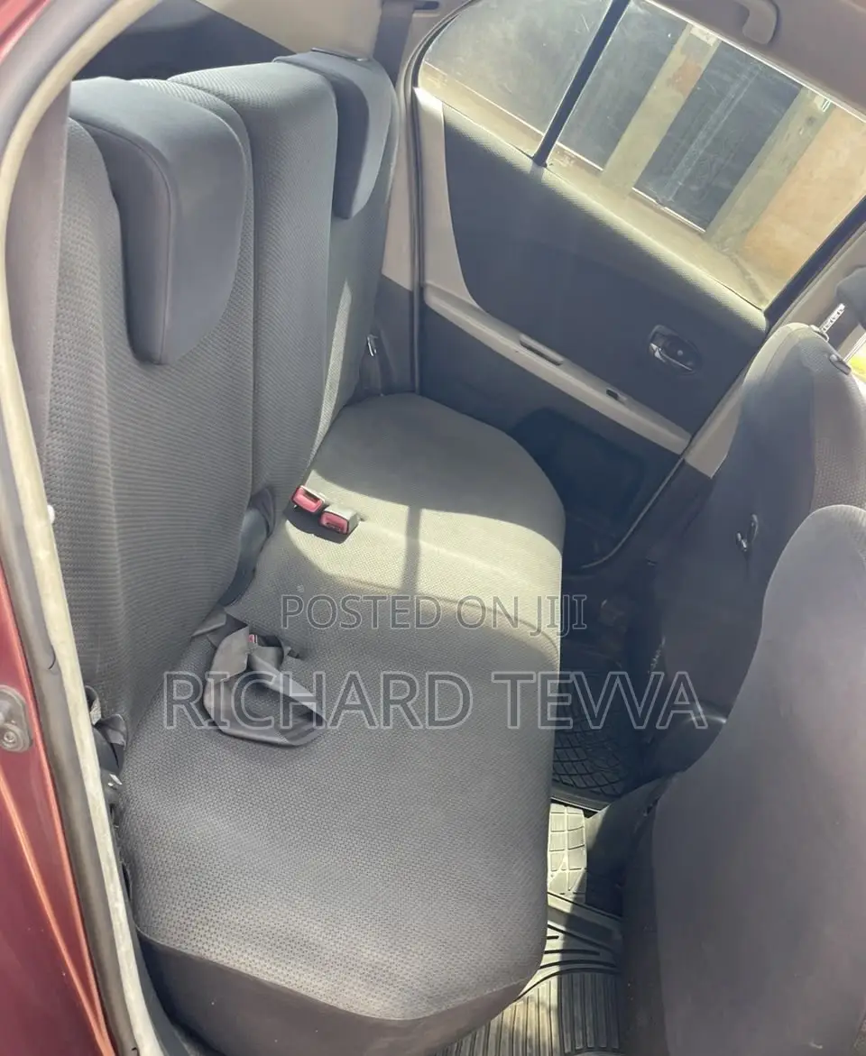 Toyota Vitz 1.3 AWD 5dr 2010 Brown