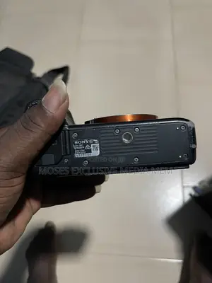 Sony Alpha A7 II (A7M2) – Full Frame Mirrorless Camera
