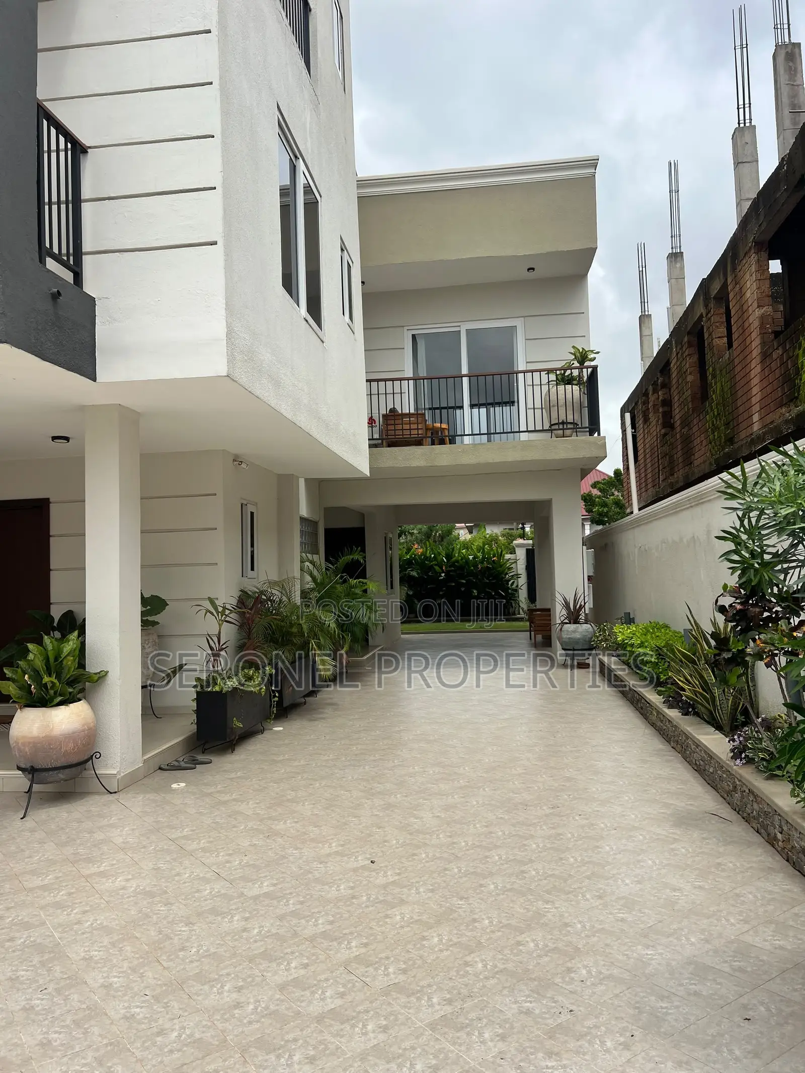 Furnished 4bdrm House in Seronel Properties, Airport Residential Area