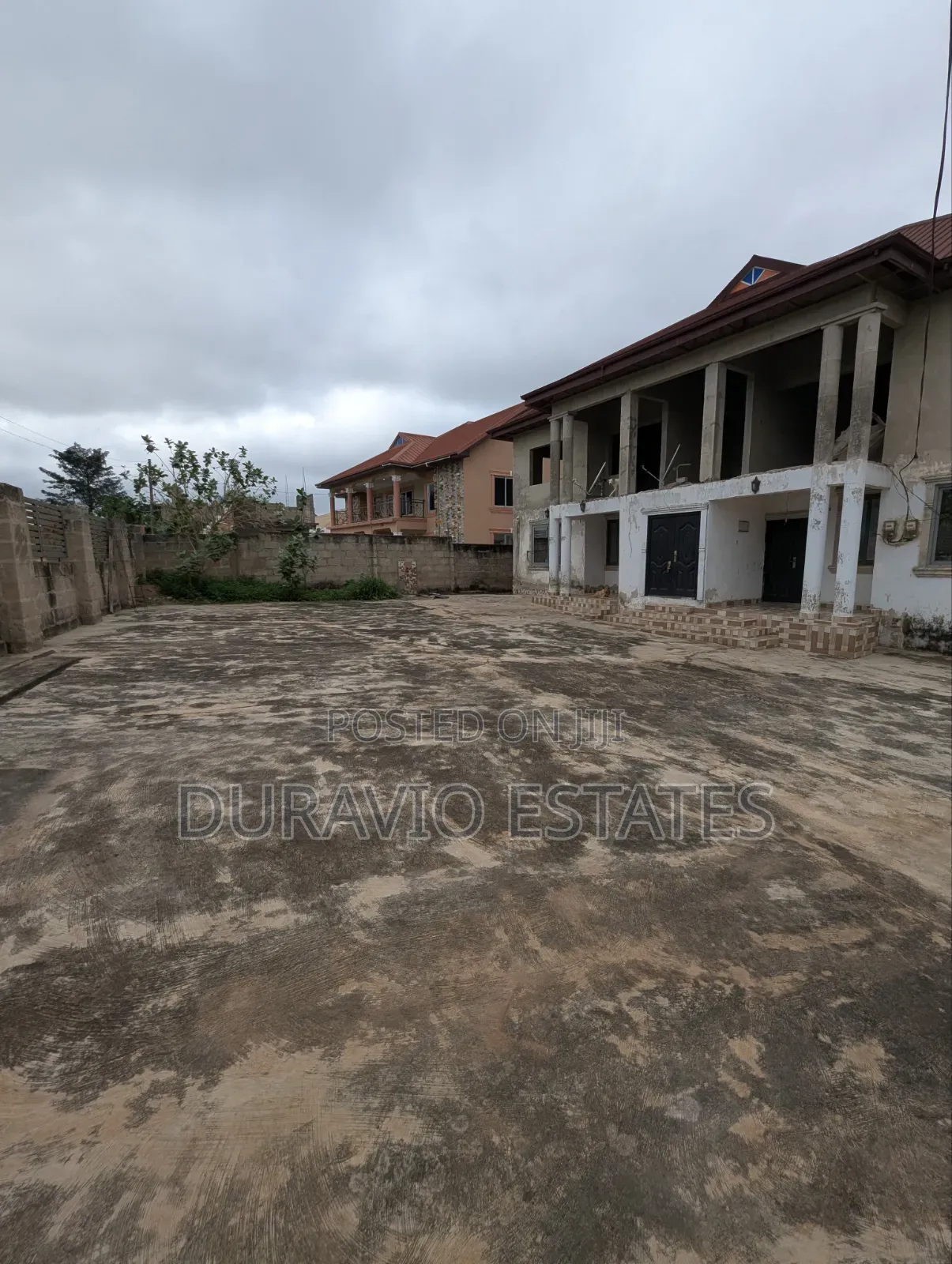 7bdrm Block of Flats in Tech, Domeabra, Kumasi Metropolitan for sale