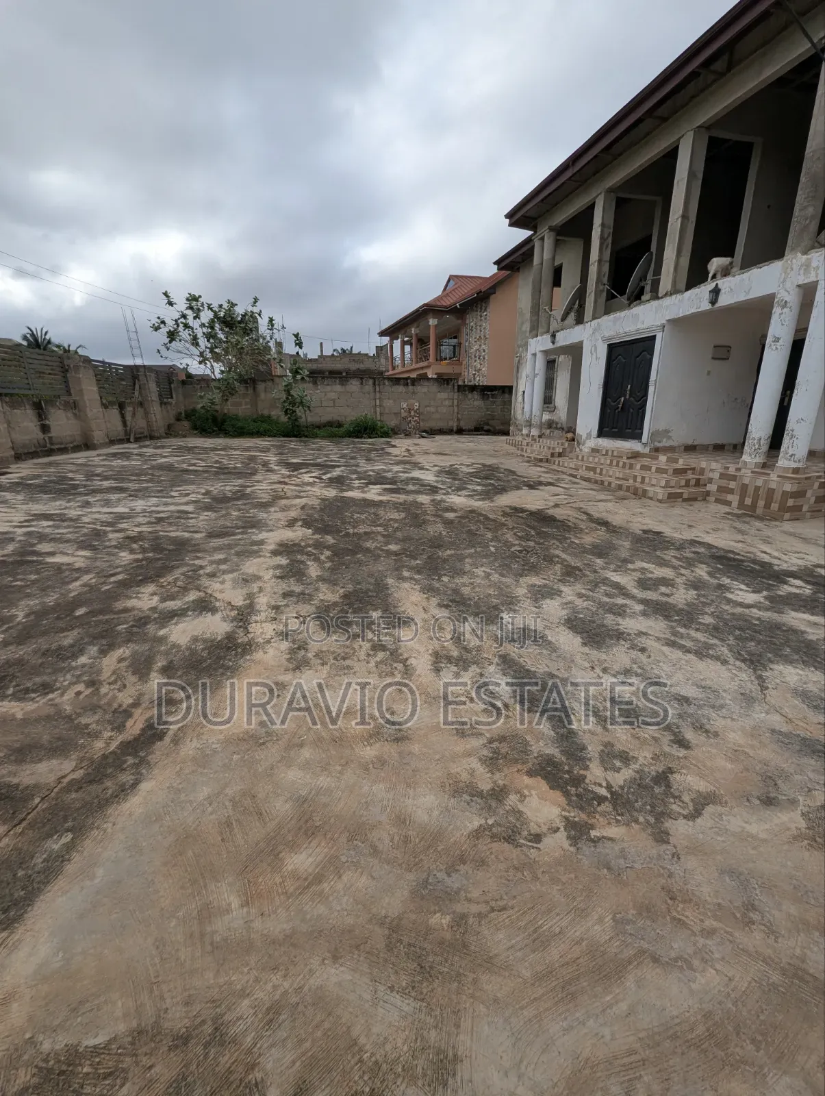 7bdrm Block of Flats in Tech, Domeabra, Kumasi Metropolitan for sale