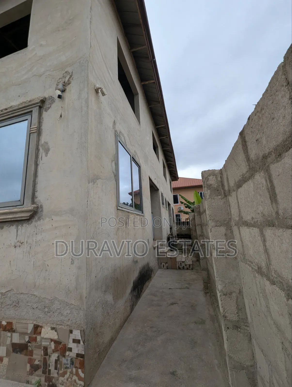 7bdrm Block of Flats in Tech, Domeabra, Kumasi Metropolitan for sale