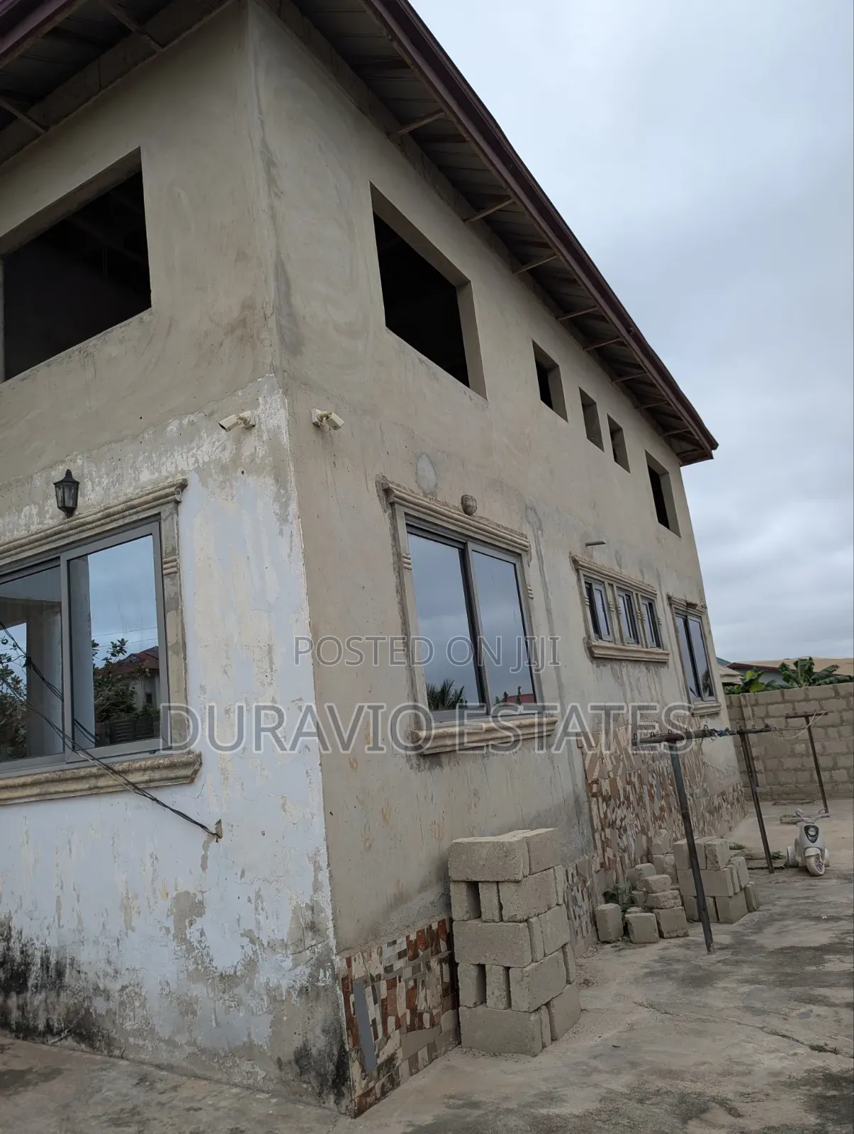 7bdrm Block of Flats in Tech, Domeabra, Kumasi Metropolitan for sale