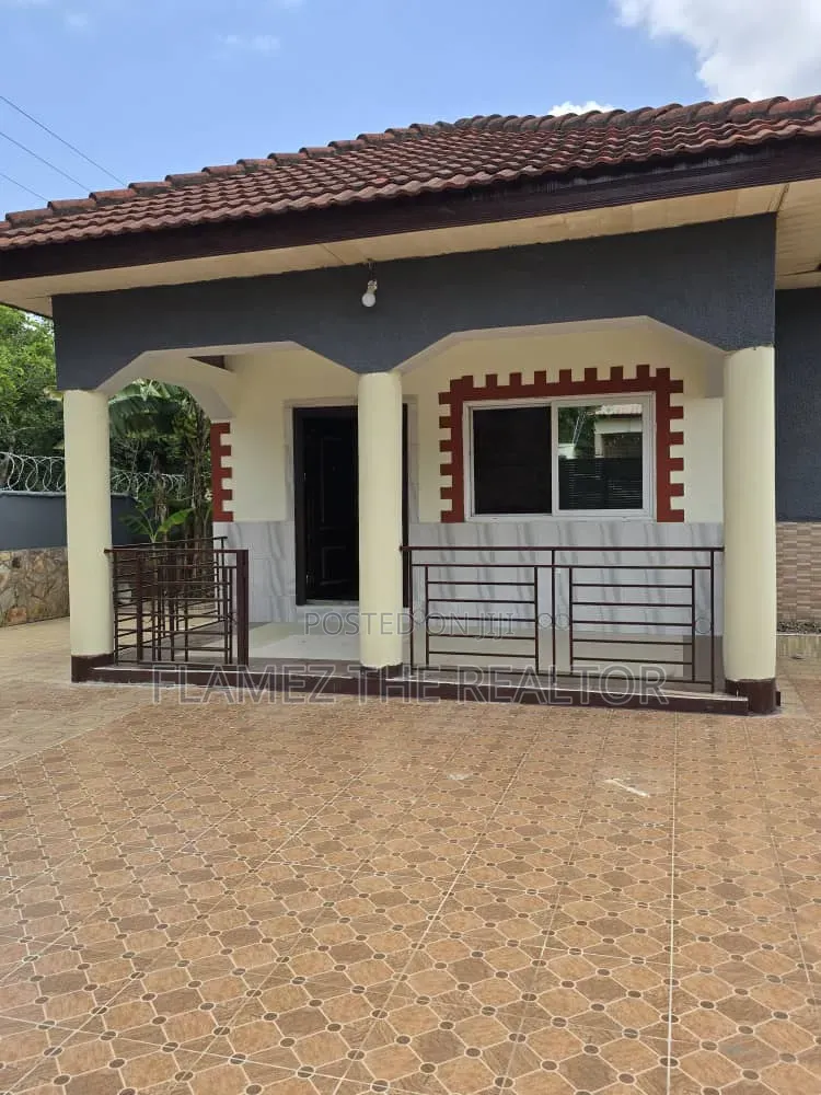 3bdrm House in Koans Estate, Amasaman for rent