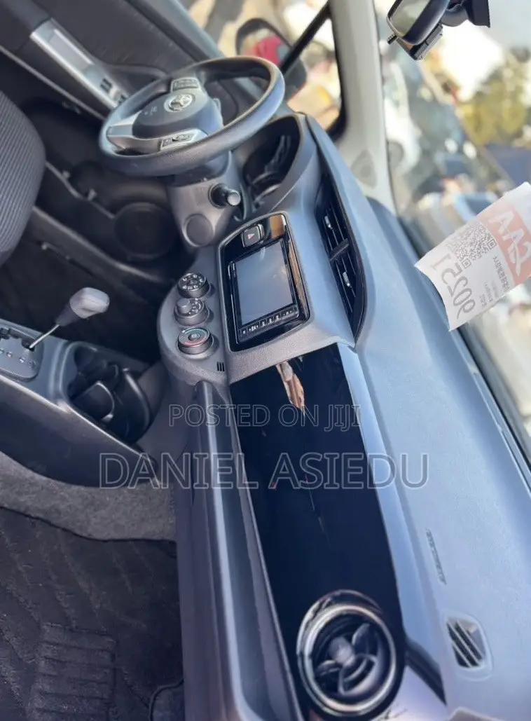 Toyota Vitz 1.3 AWD 3dr 2015 Red