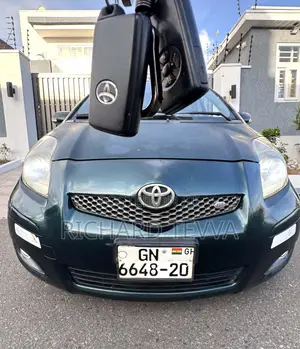 Toyota Vitz 1.3 AWD 5dr 2010 Blue