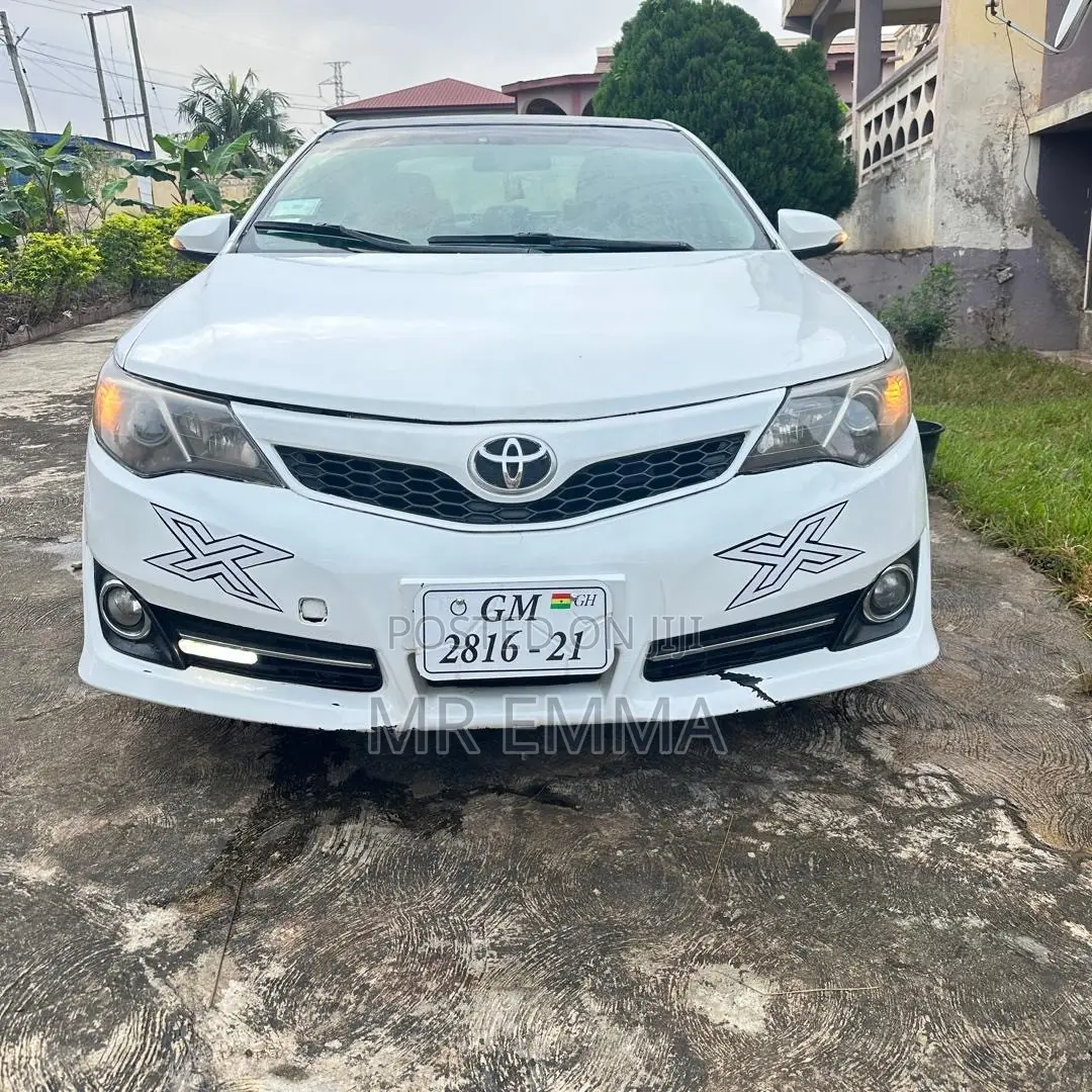 Toyota Camry SE 4dr Sedan (2.5L 4cyl 6A) 2012 White
