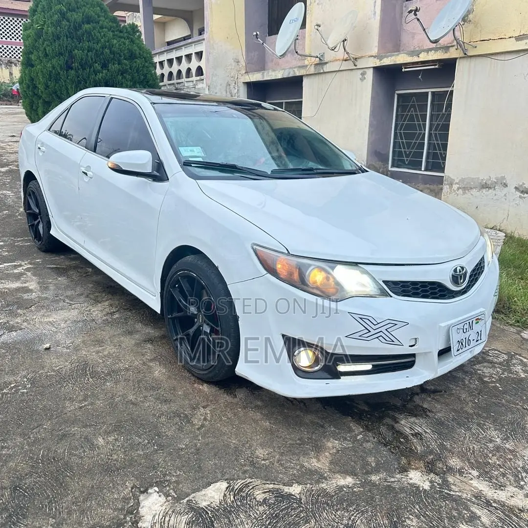 Toyota Camry SE 4dr Sedan (2.5L 4cyl 6A) 2012 White