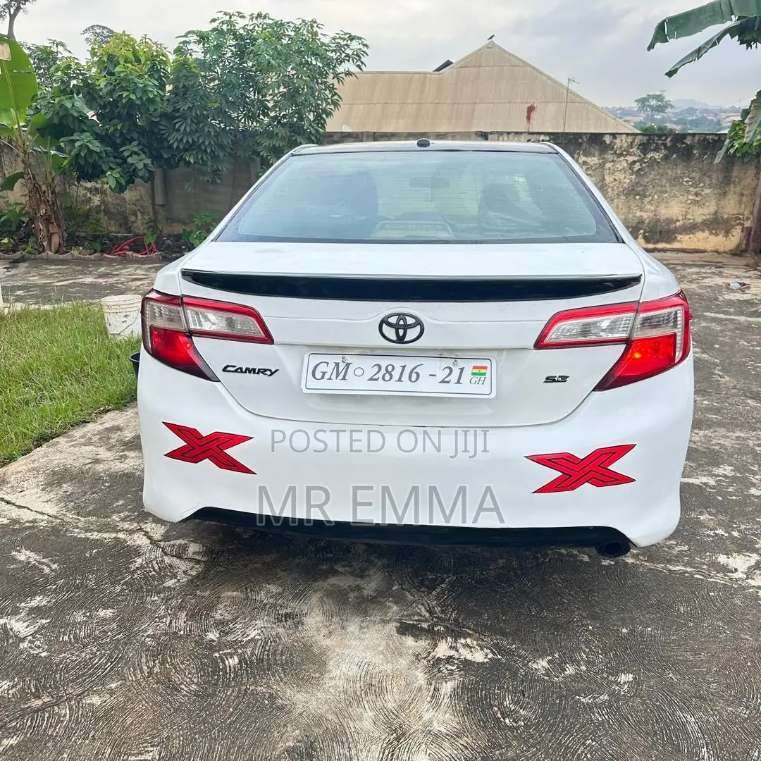 Toyota Camry SE 4dr Sedan (2.5L 4cyl 6A) 2012 White