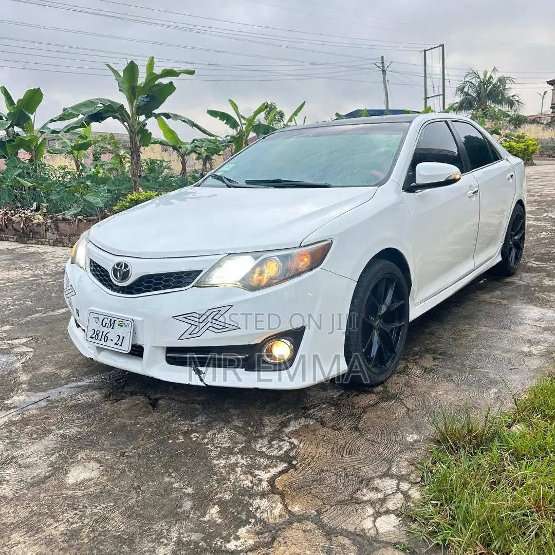 Toyota Camry SE 4dr Sedan (2.5L 4cyl 6A) 2012 White