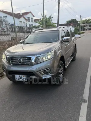 Nissan Navara 2015 Gray