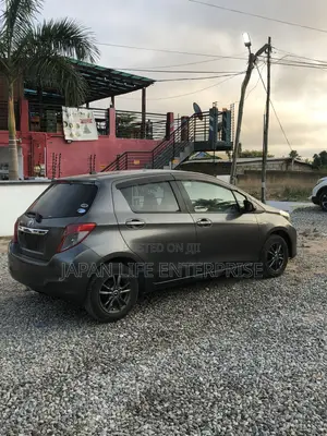 Toyota Vitz 2011 Teal