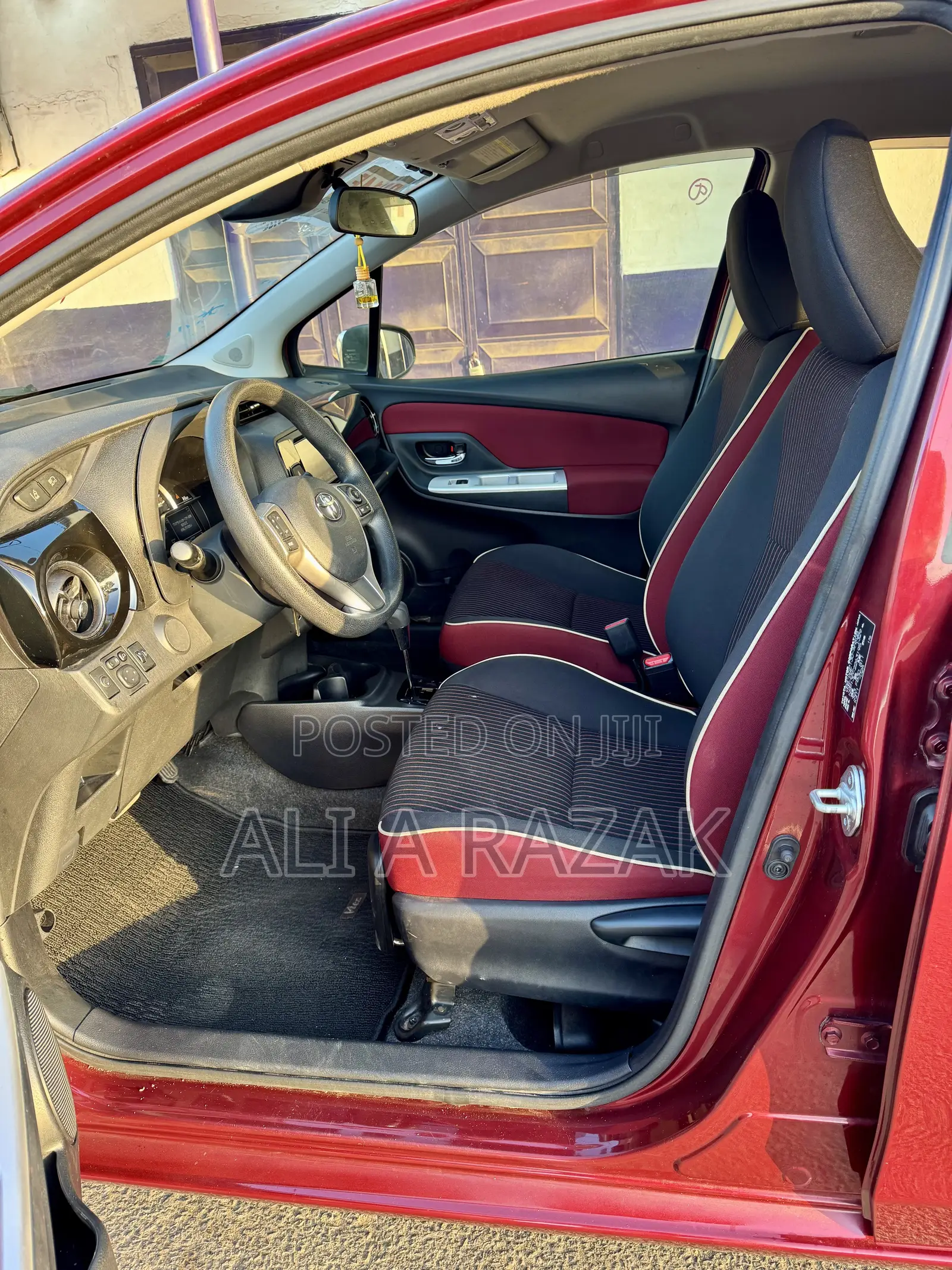 Toyota Vitz 1.3 FWD 5dr 2017 Red