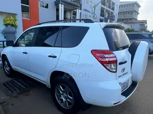 Toyota RAV4 2.5 Limited 2010 White