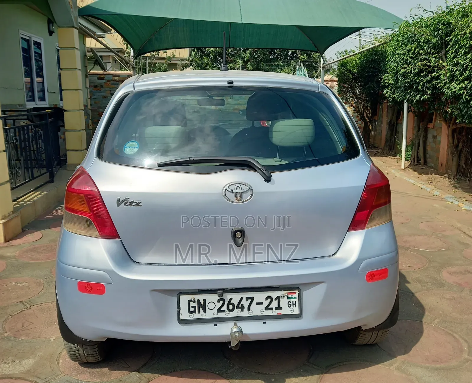 Toyota Vitz 2010 Silver