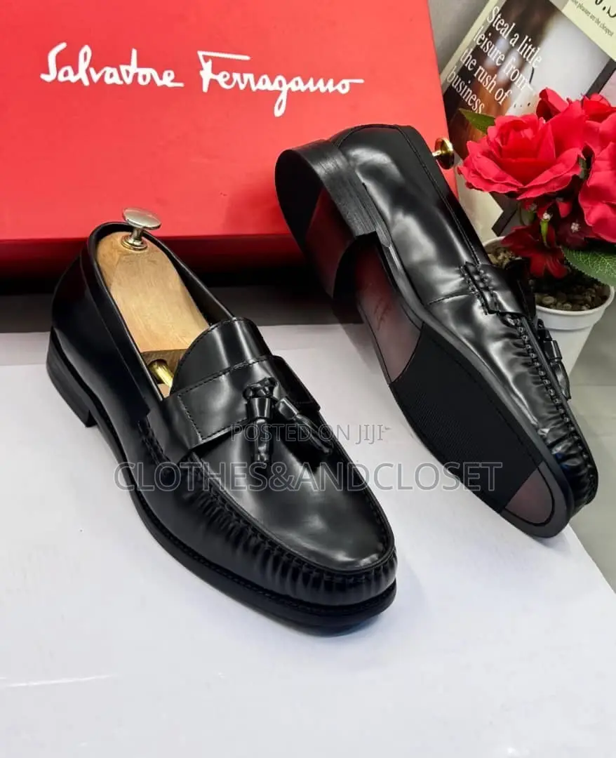 Black Leather Tassel Loafers With a High-Shine Finish and Decorative