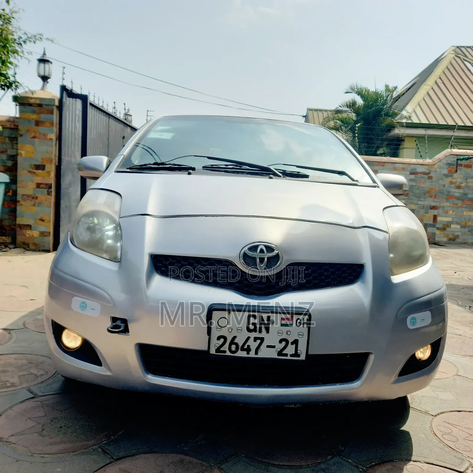 Toyota Vitz 2010 Silver