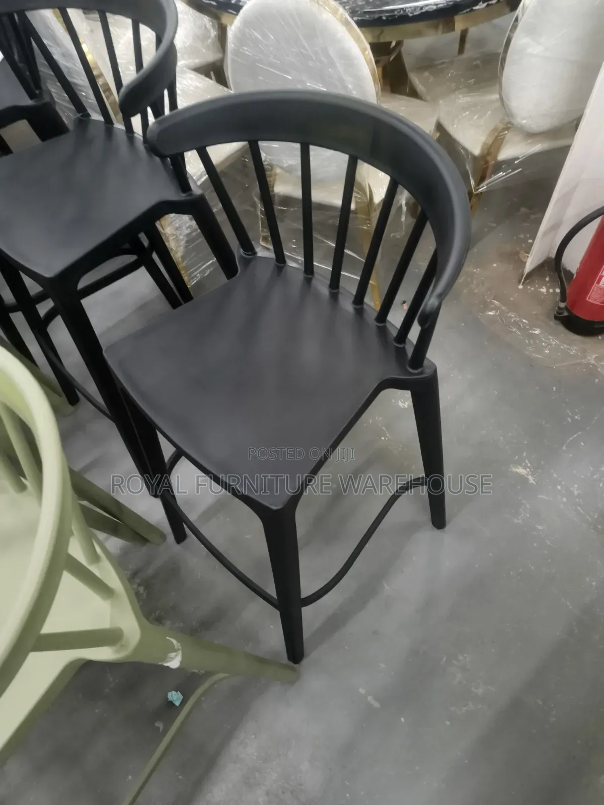 Modern Molded Plastic Plastic Chair ()