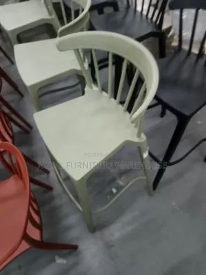 Modern Molded Plastic Plastic Chair ()