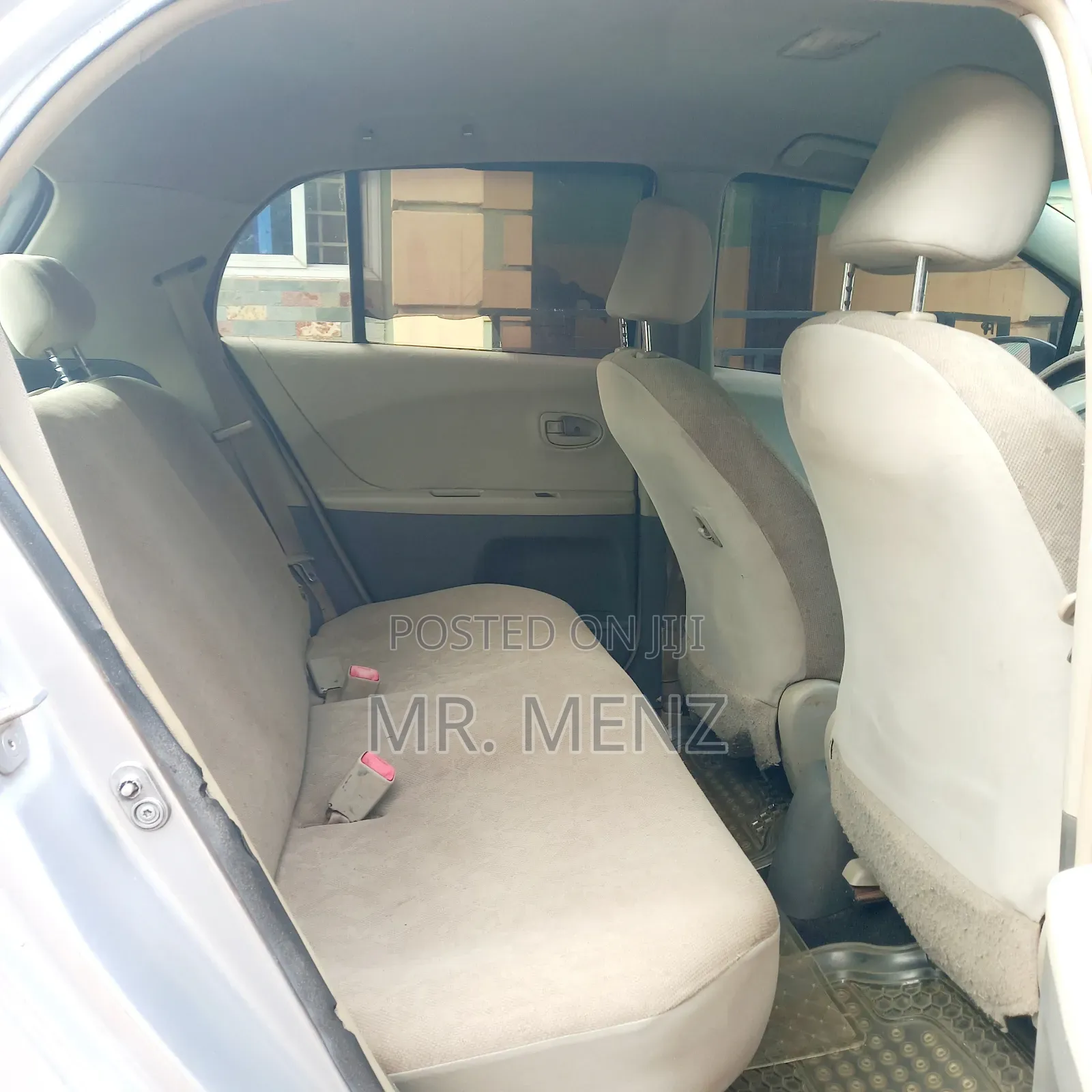 Toyota Vitz 2010 Silver